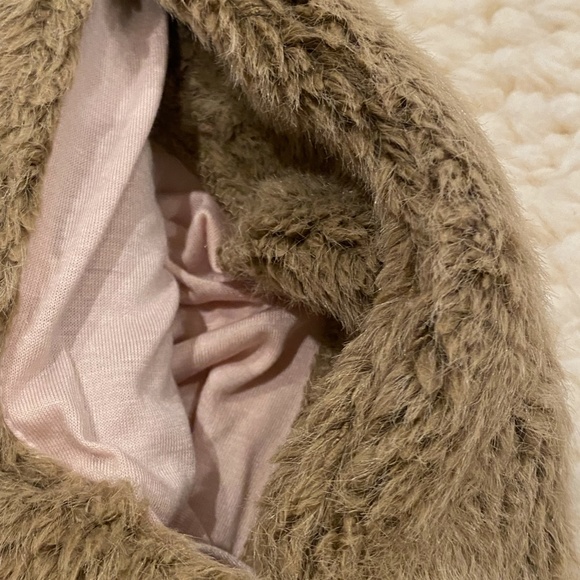 Altard State Faux Fur Vest - Picture 4 of 11